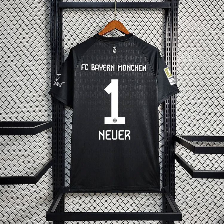 23-24 Bayern Munich goalkeeper