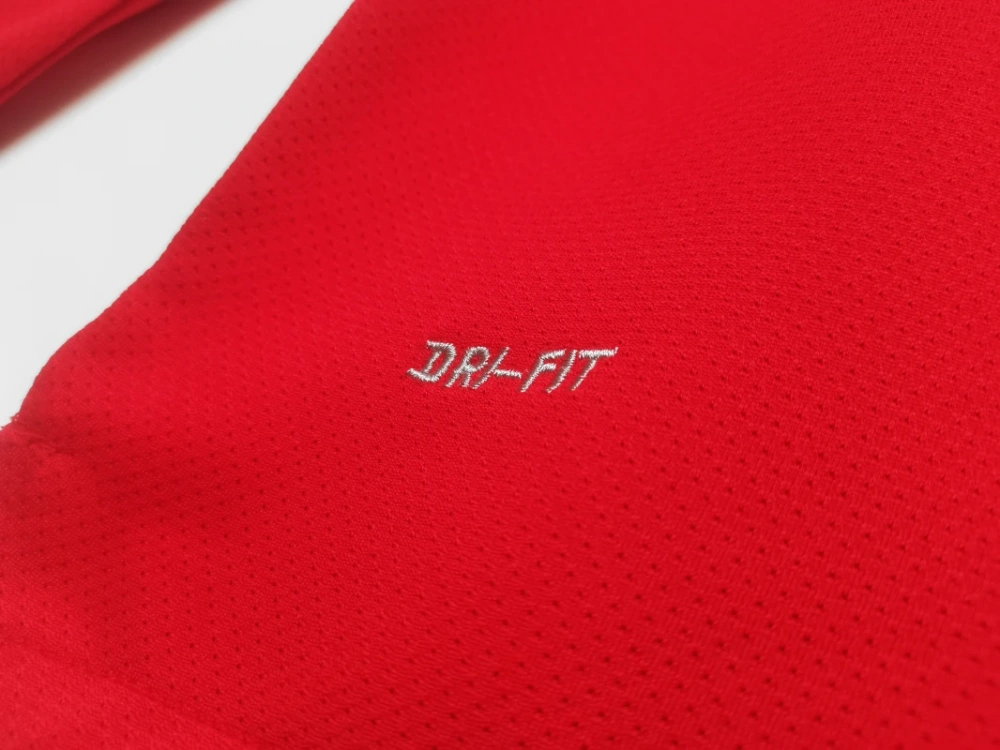 retro 2010-11 Manchester United home long sleeve retro football jersey Fan version
