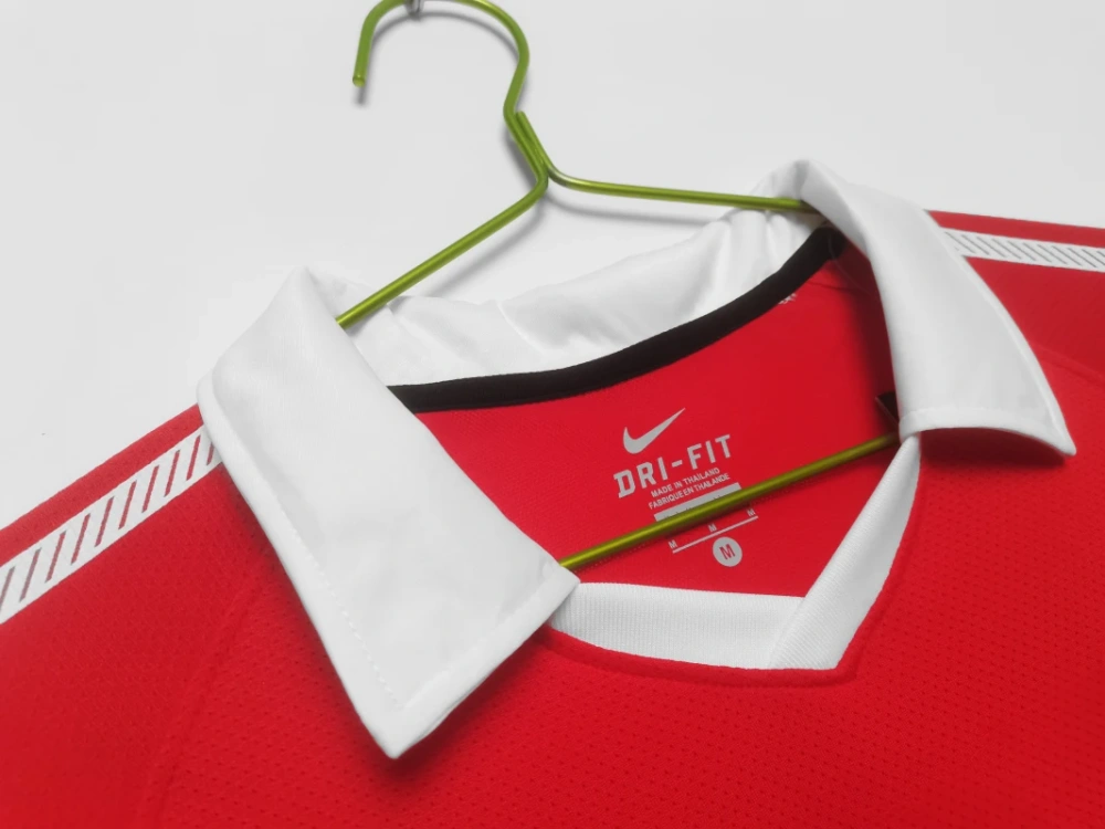 retro 2010-11 Manchester United home long sleeve retro football jersey Fan version