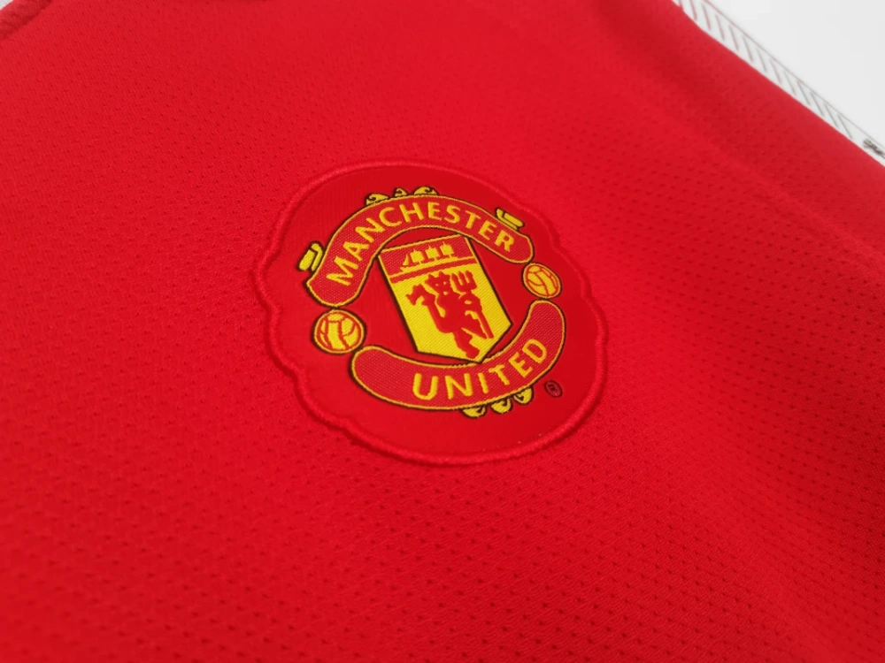 retro 2010-11 Manchester United home long sleeve retro football jersey Fan version