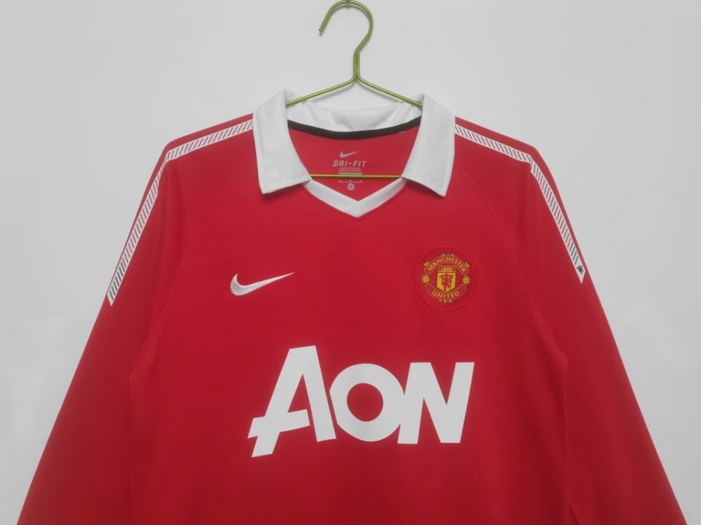 retro 2010-11 Manchester United home long sleeve retro football jersey Fan version