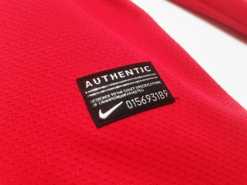 retro 2010-11 Manchester United home long sleeve retro football jersey Fan version