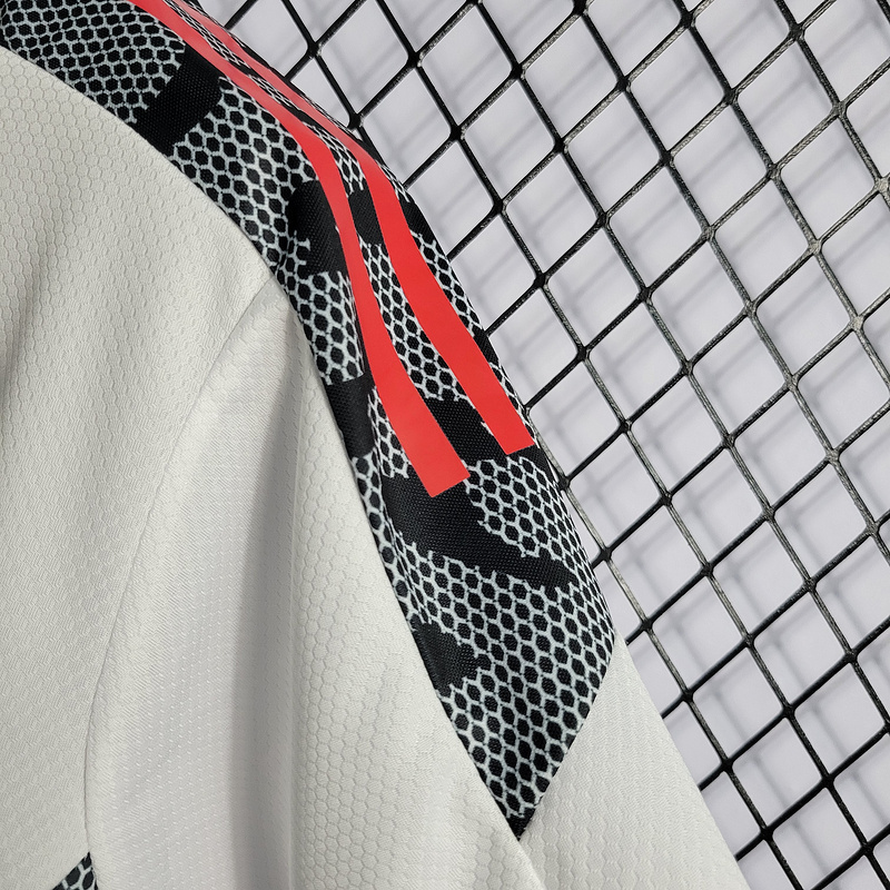 2021-22 Bayern Munich training suit white