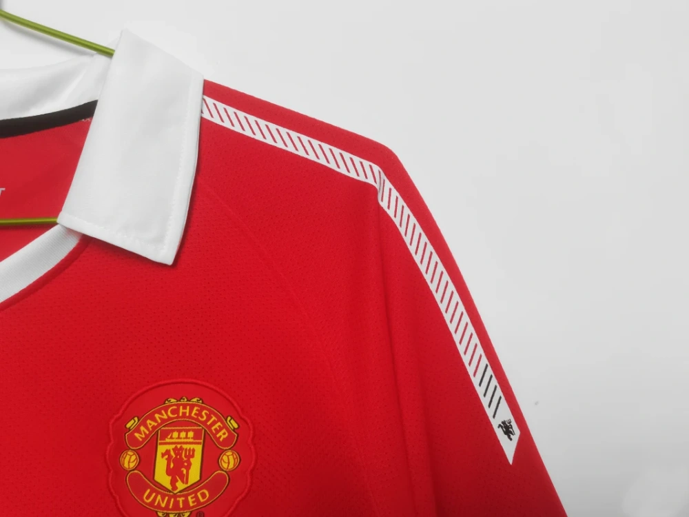 retro 2010-11 Manchester United home long sleeve retro football jersey Fan version