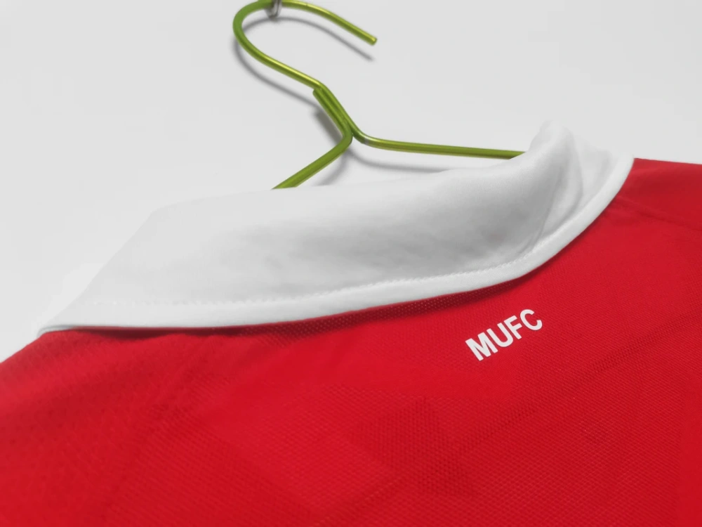 retro 2010-11 Manchester United home long sleeve retro football jersey Fan version