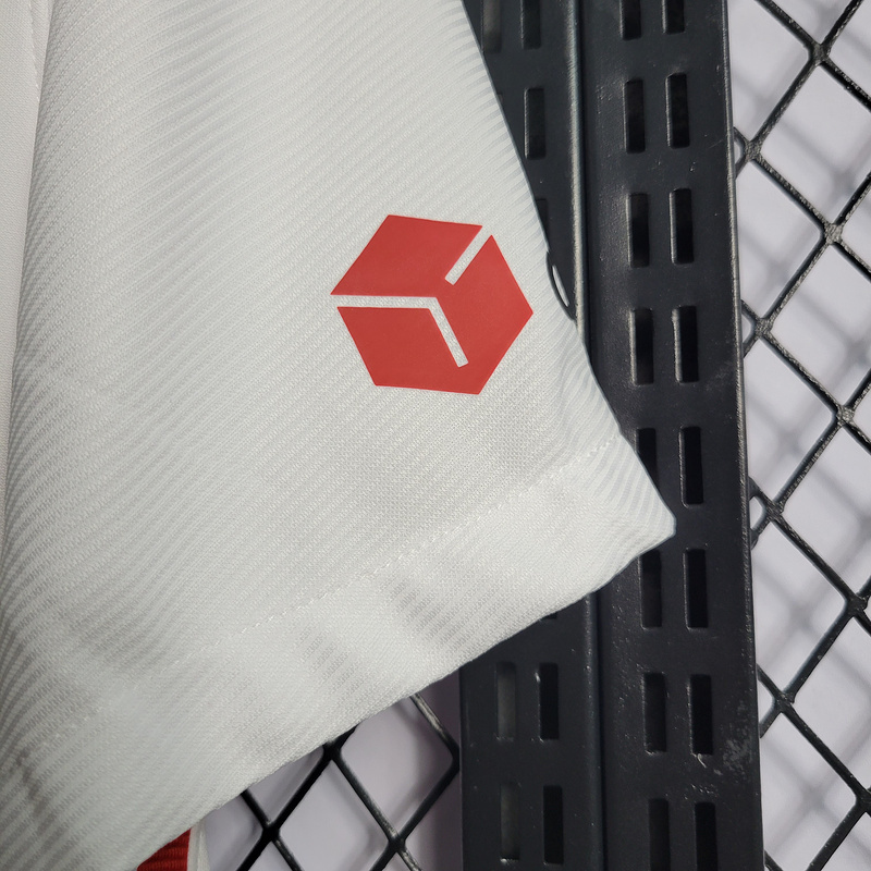 21-22 Frankfurt White away