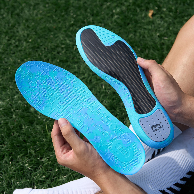 OUPOWE 4C Carbon Fiber Sports Insole, Embedded High-strength Lightweight High-explosive Propulsion Structural Carbon Plate,with Anti-slip 3D three-dimensional Texture, High-elastic BOUNCE Slice, For Soccer, Suitable for Boots of All Bra