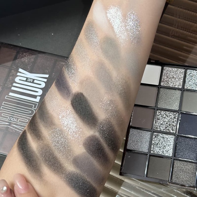 Black Swan 25 Eyeshadow Palette - Dark Glitter Chocolate Eyeshadow Palette OEM Manufacturer & Supplier,Black Swan 25 Eyeshadow Palette - Dark  Chocolate Eyeshadow Palette OEM Manufacturer & Supplier 