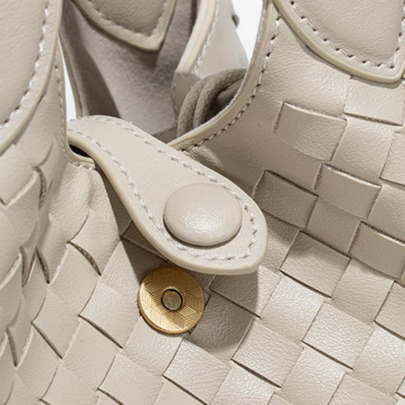 High-End, Original Design, Double-Handled Wrist Bag/ Bucket Bag, Fashionable and Trendy Drawstring Woven Handbag
