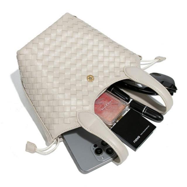 High-End, Original Design, Double-Handled Wrist Bag/ Bucket Bag, Fashionable and Trendy Drawstring Woven Handbag