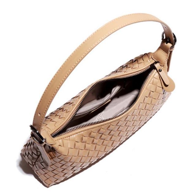 French Woven Baguette Bag, Stylish And Versatile Soft Leather Shoulder Bag, Crossbody Bag, Crescent-Shaped Bag