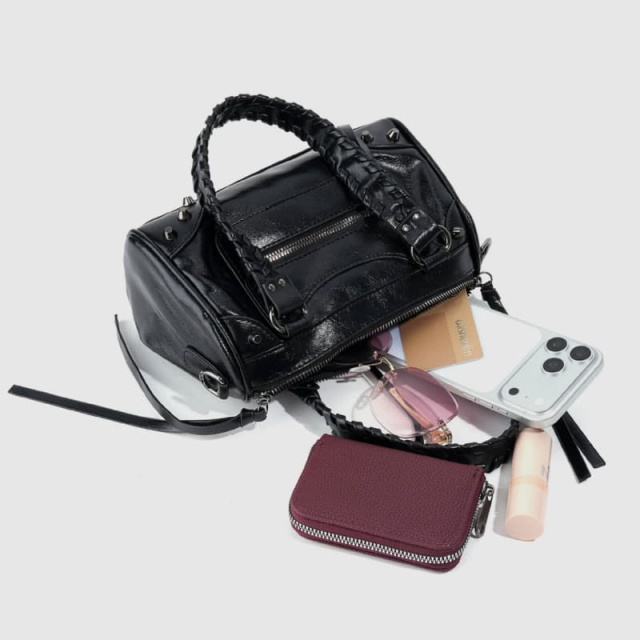 Fashion Rivet Pillow Bag, Bowling Bag, Motorcycle Bag, Women's Handbag, Shoulder Bag & Crossbody Bag