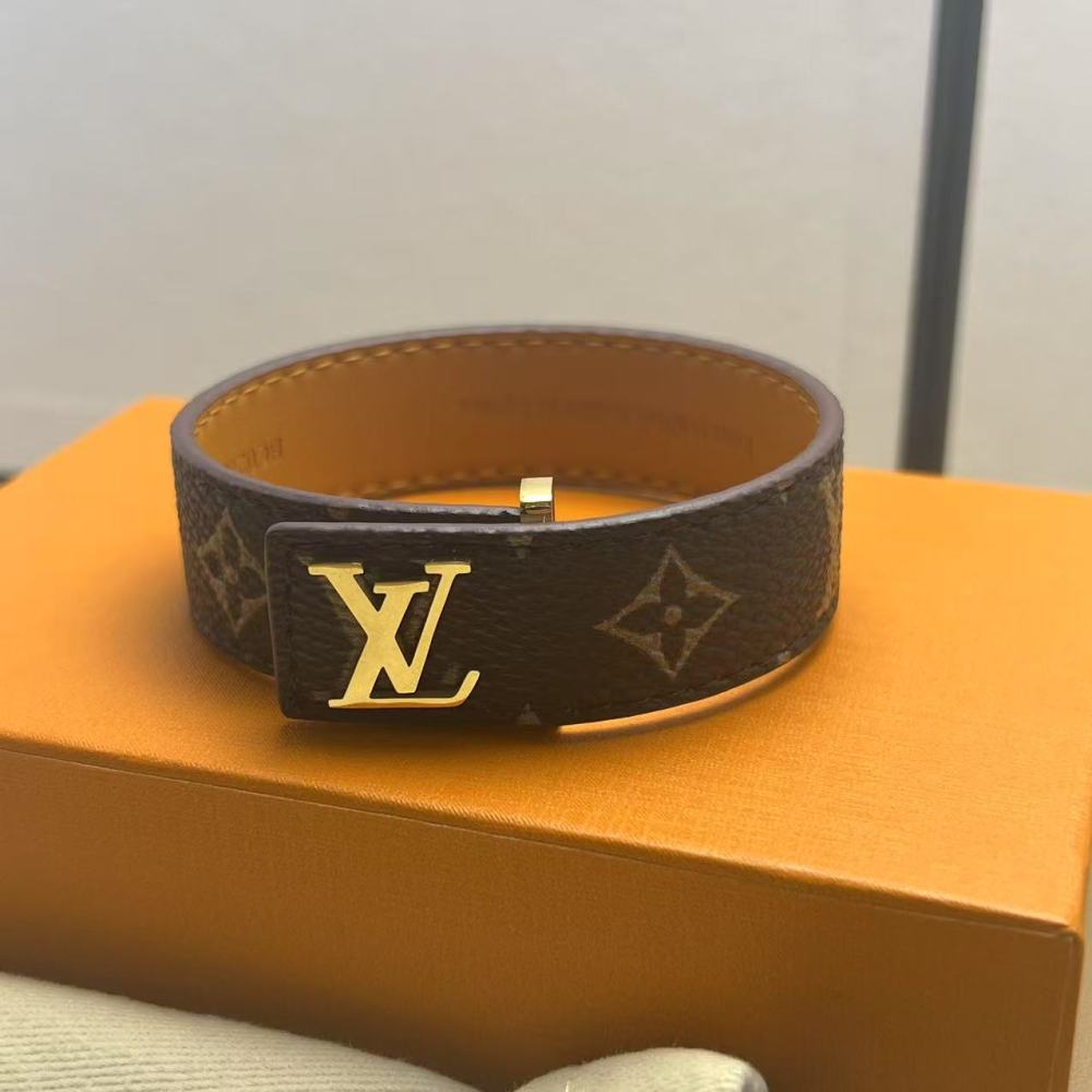 LV classic presbyopia leather bracelet high-end metal logo light luxury wristband