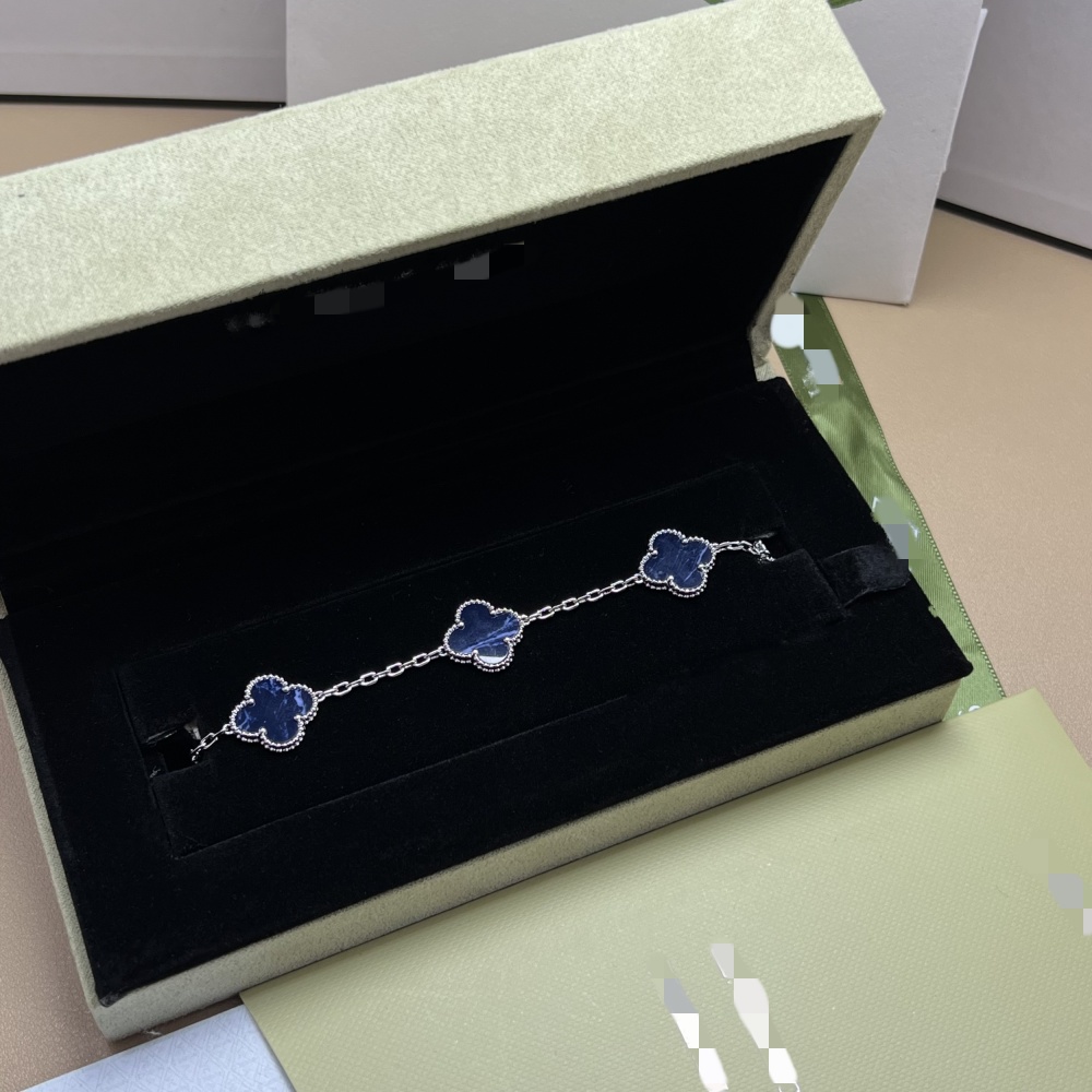 VERSACE High-end custom classic four-leaf clover turquoise bracelet luxury jewellery-grade hand jewellery