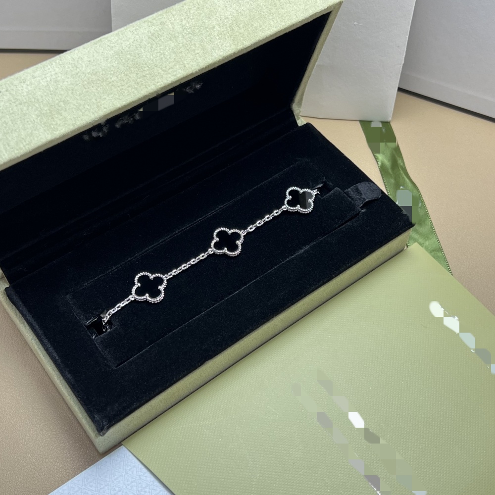 VERSACE High-end custom classic four-leaf clover turquoise bracelet luxury jewellery-grade hand jewellery