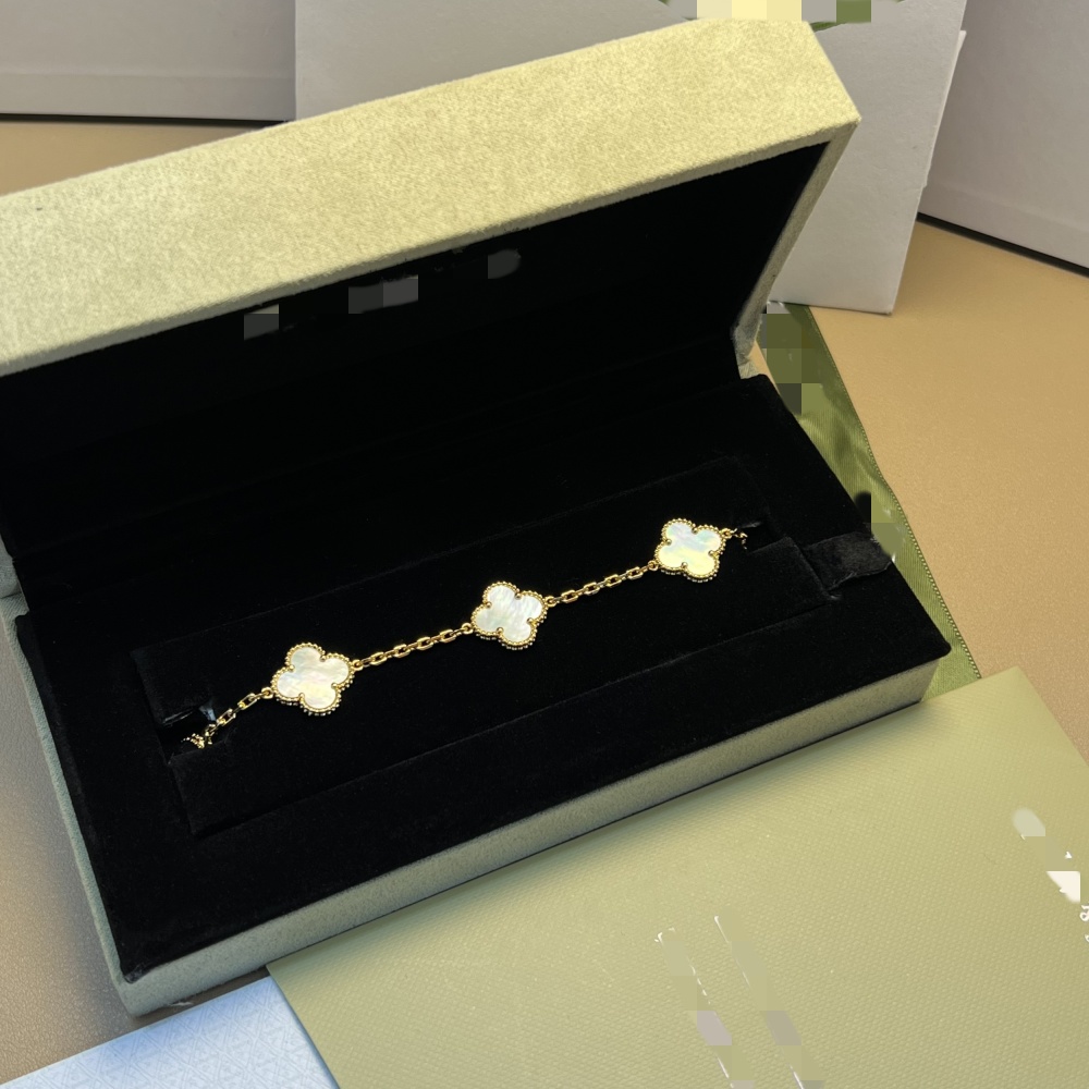 VERSACE High-end custom classic four-leaf clover turquoise bracelet luxury jewellery-grade hand jewellery