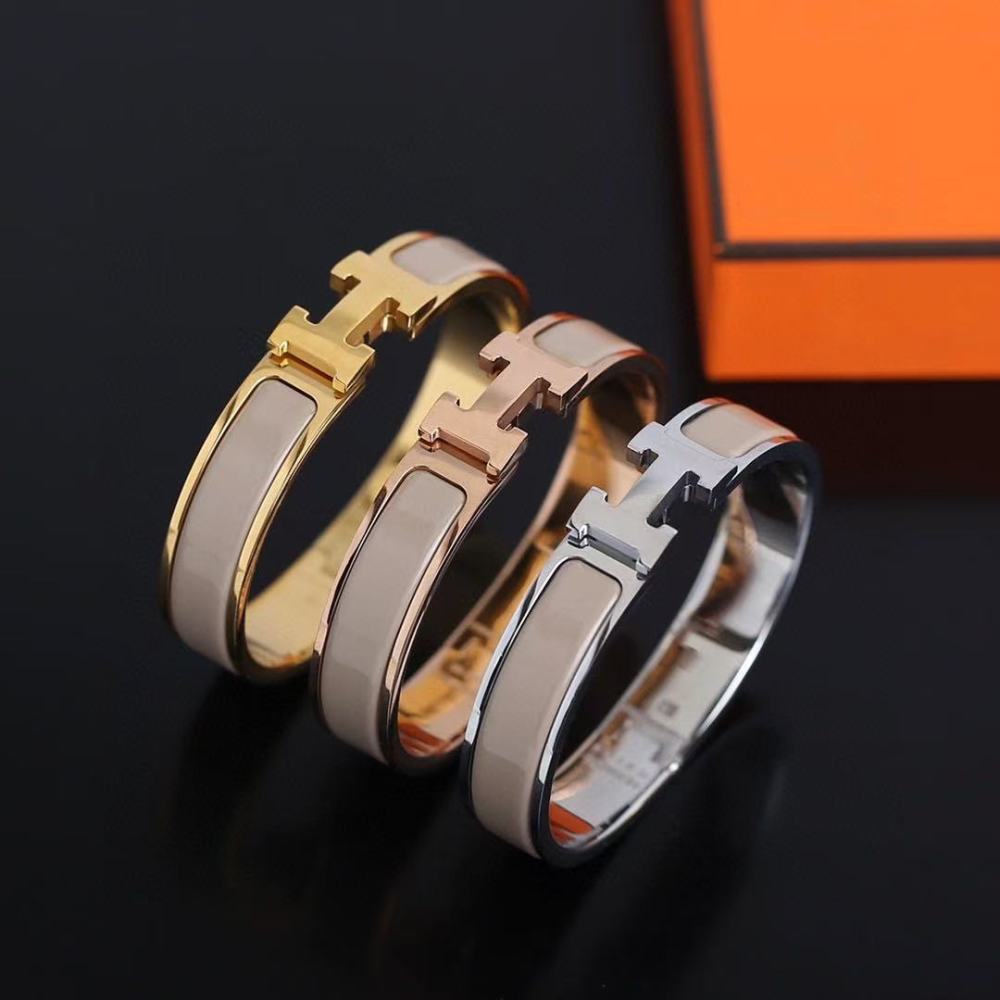 Hermes High-end tri-colour enamel "H" clasp bracelet, a luxury choice