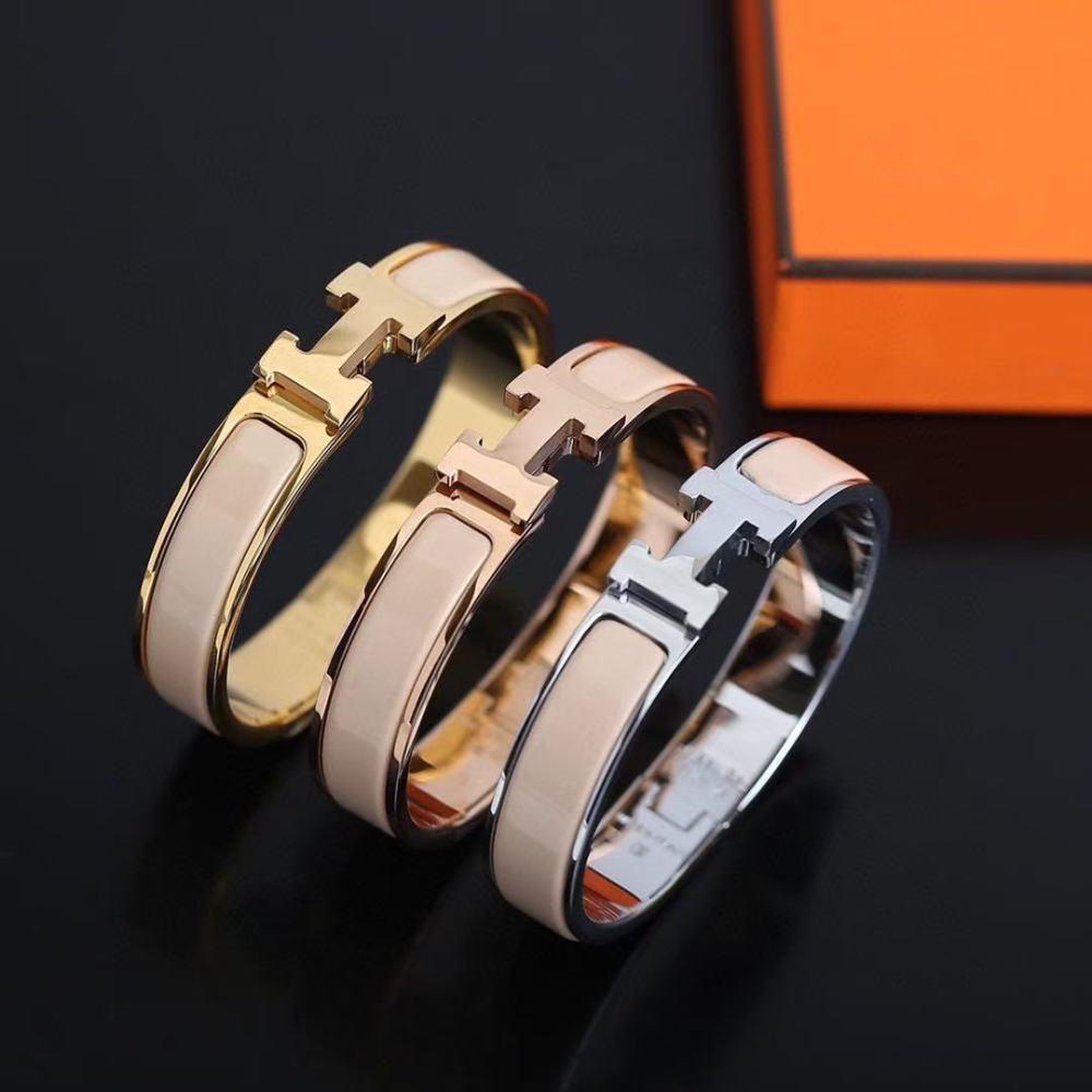 Hermes High-end tri-colour enamel "H" clasp bracelet, a luxury choice