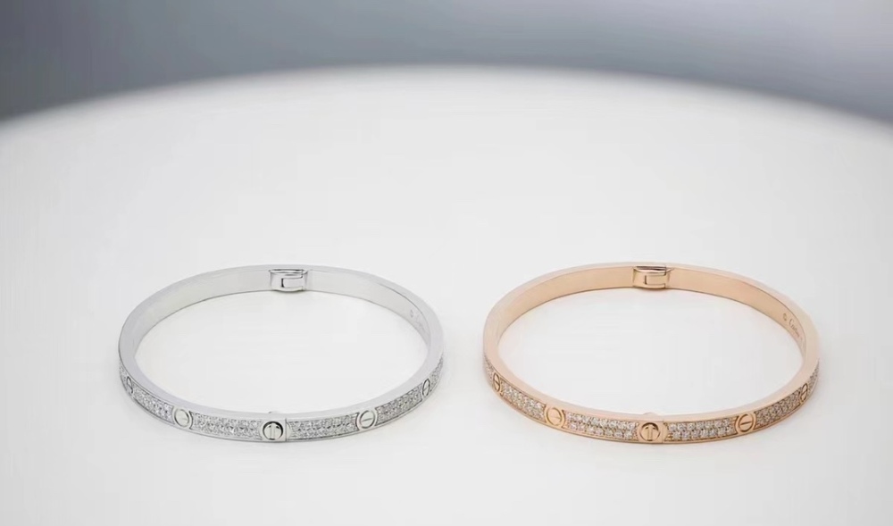 Cartier LOVE bracelet: the eternity of love, the epitome of luxury