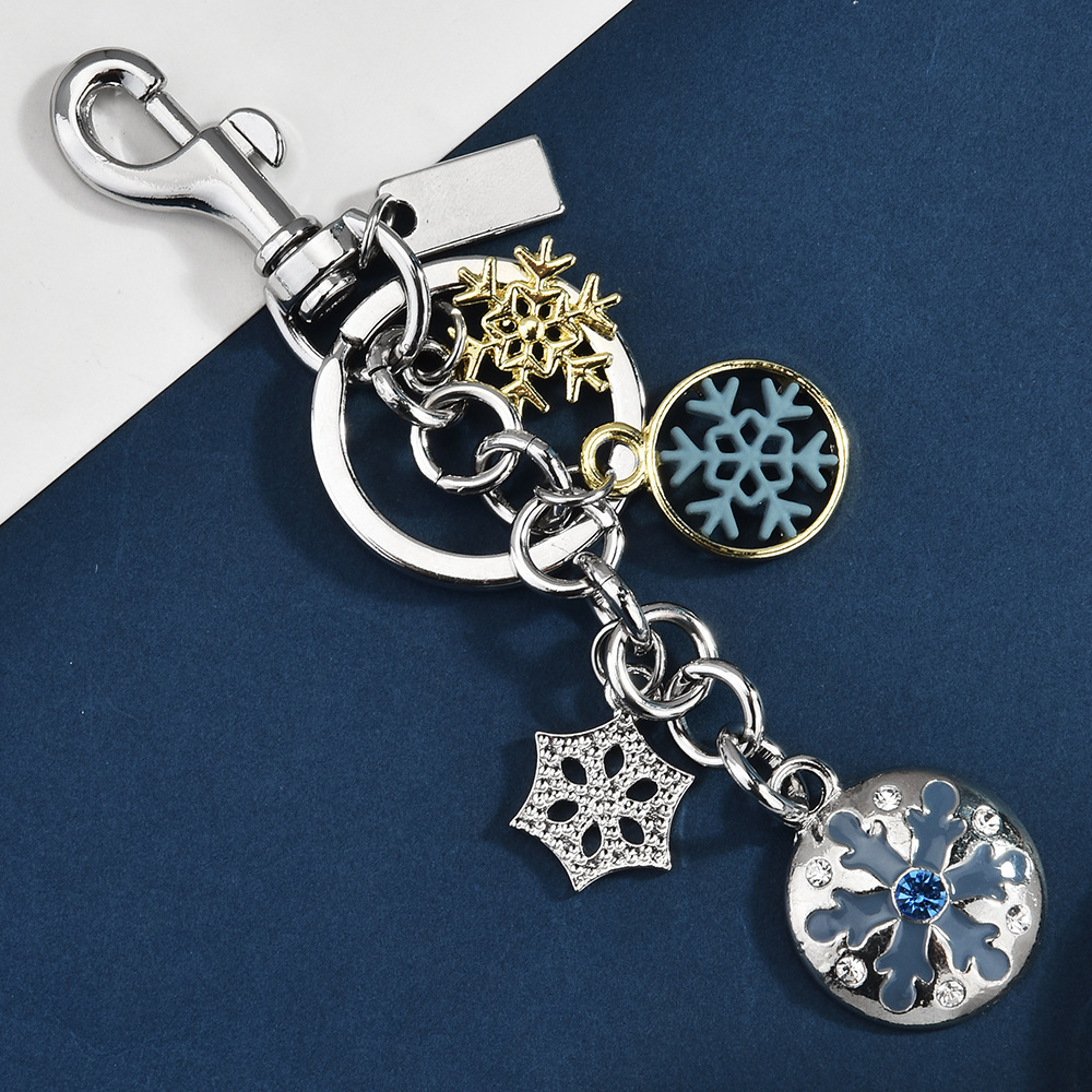 Mix and match cute keychains | Hang the "cute little treasure" on the bag