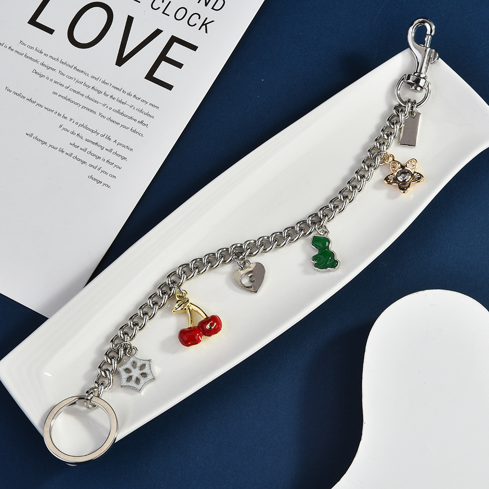 Sweet cool bag chain | Wear a "cute necklace" on your bag