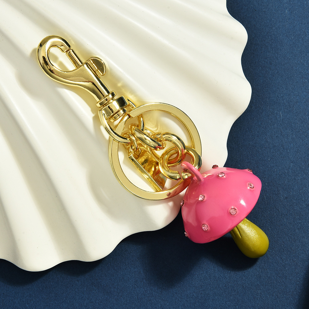 Diamond-encrusted mushroom keychain | Hang the "Sweet Fairy Tale" on your bag