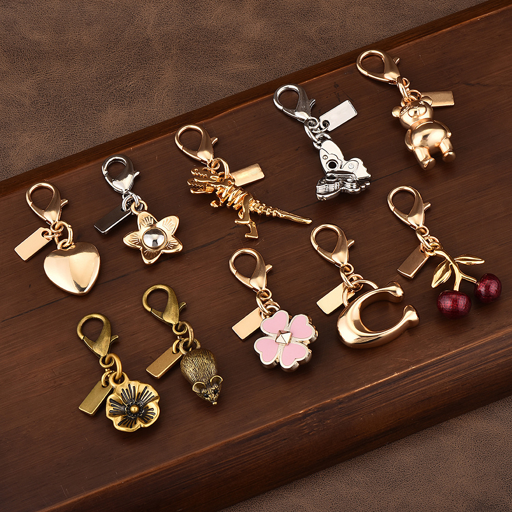 Metal bear keychain | Cute and exquisite, bags and bags are a plus point