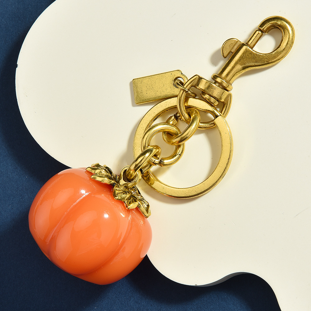 Cute Pumpkin Keychain | Hang the "Little Autumn Beauty" on the bag