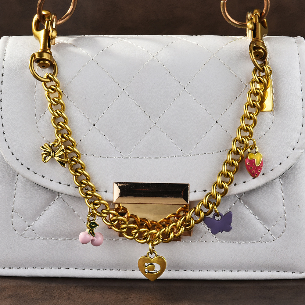 Sweet cool bag chain | Wear a "cute necklace" on your bag