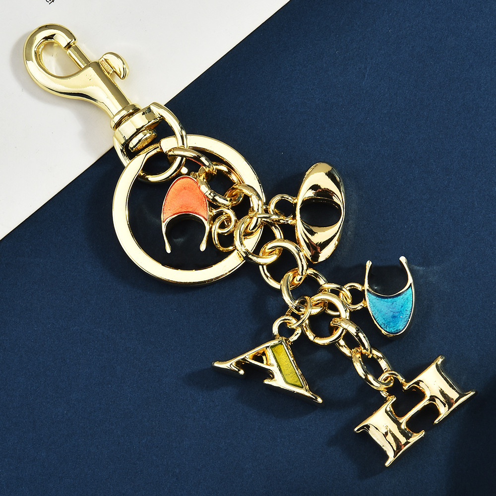 Mix and match cute keychains | Hang the "cute little treasure" on the bag