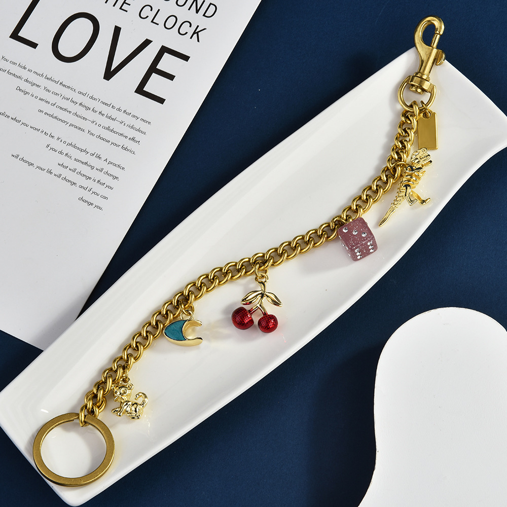 Sweet cool bag chain | Wear a "cute necklace" on your bag