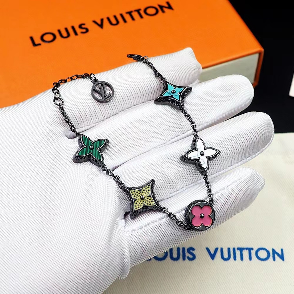 LV style colorful four-leaf flower bracelet Classic logo embellishment bracelet Fashion personality accessories