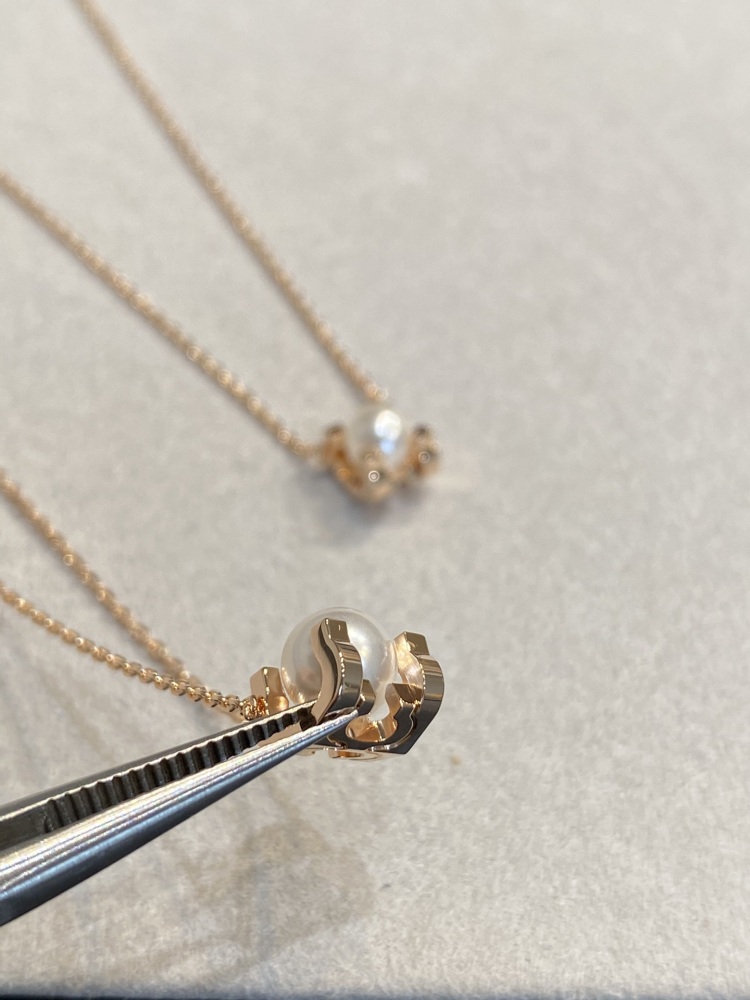 简约几何珍珠项链 18K 金迷你吊坠颈链 精致优雅饰品