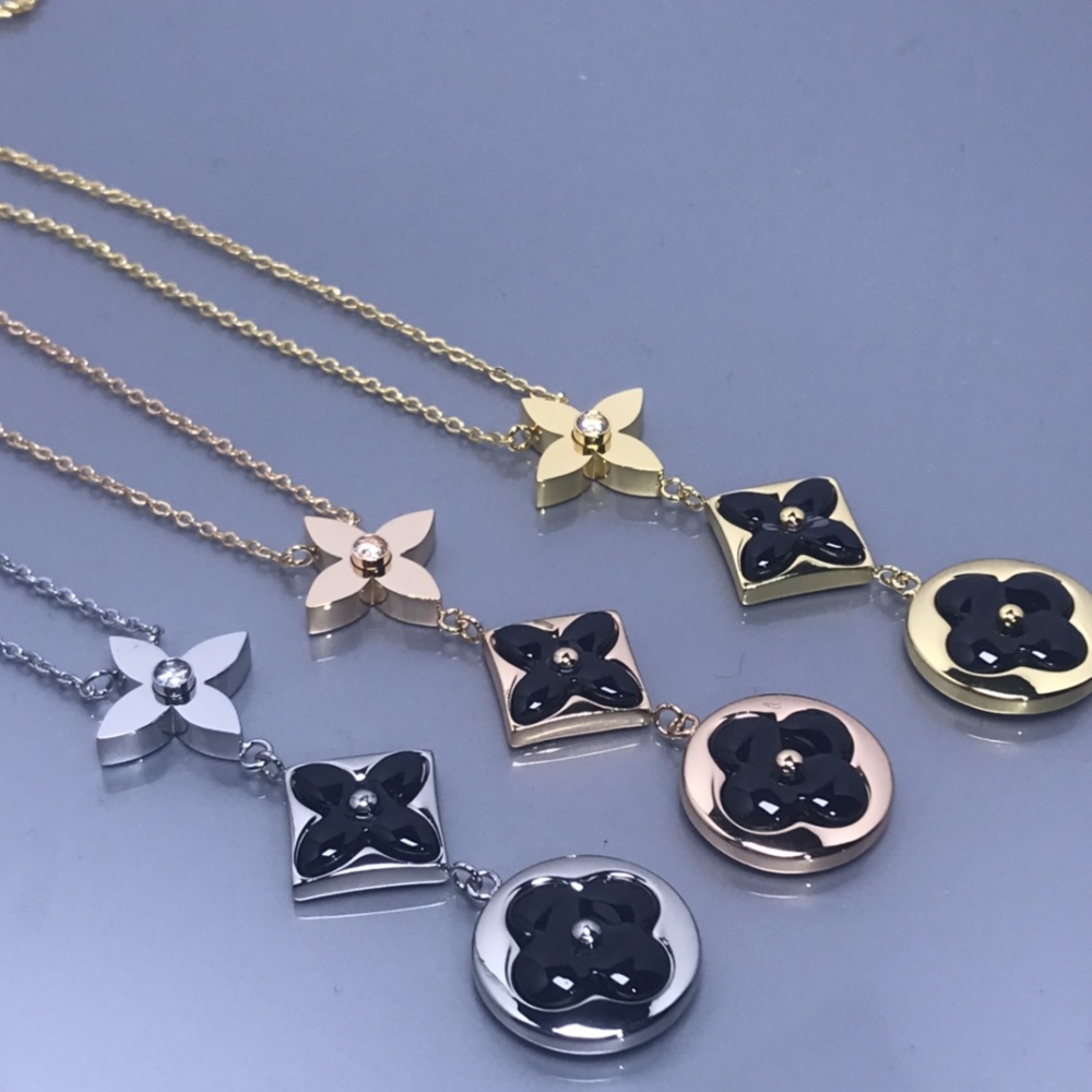 LV style four-leaf flower stacked pendant necklace Multi-material color-blocking necklace Fashion personalized accessories