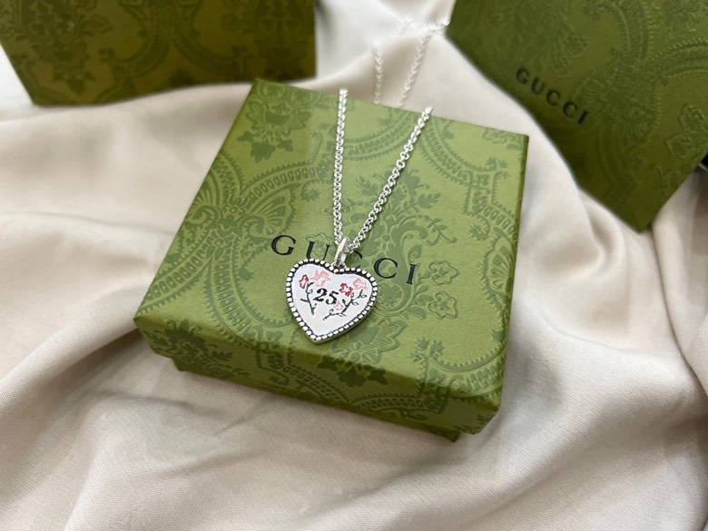GUCCI Gucci Heart Enamel Necklace Silver Vintage Floral Pendant Necklace Stylish statement accessory