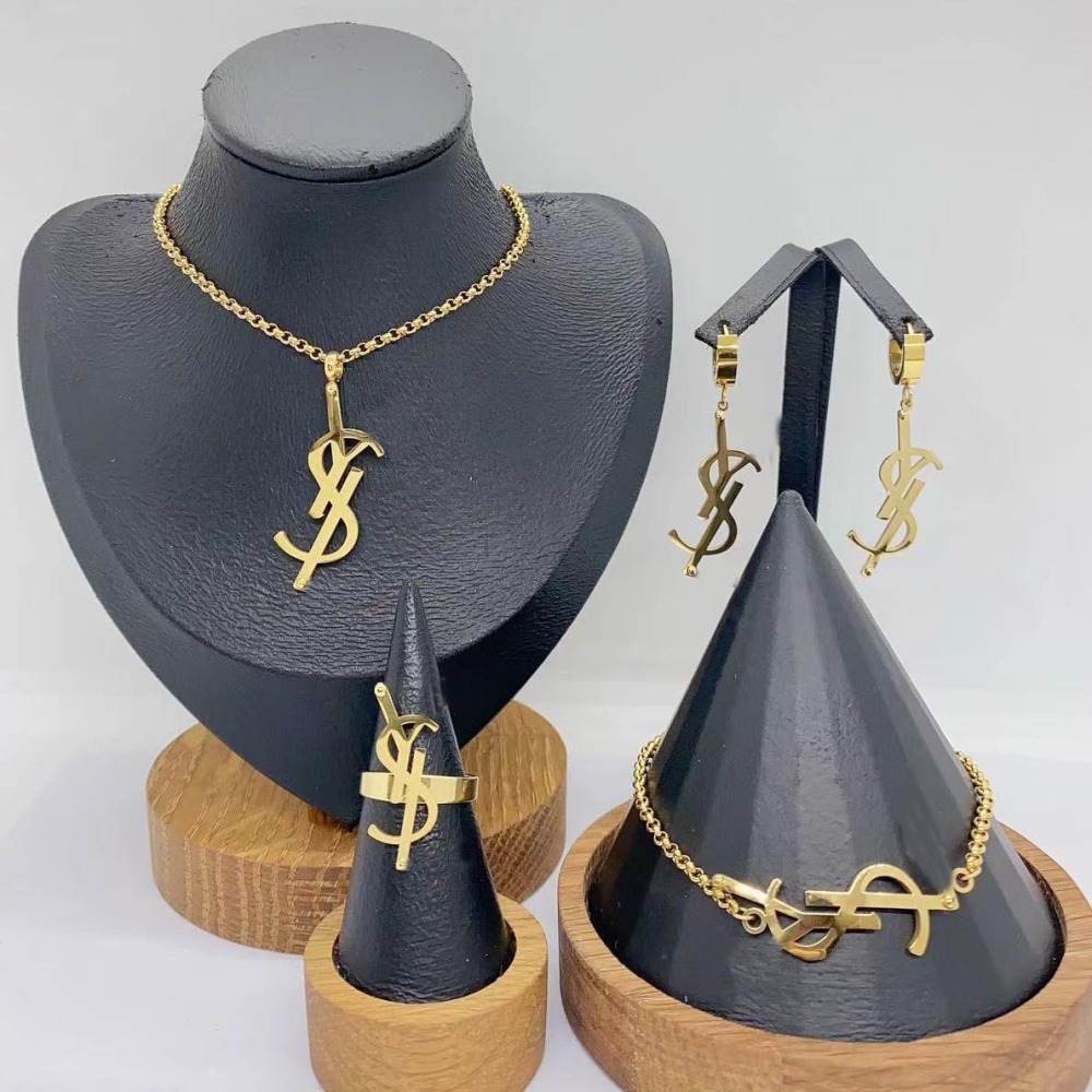 YSL Classic Logo Gold Jewelry Set | Interpret a sense of high fashion