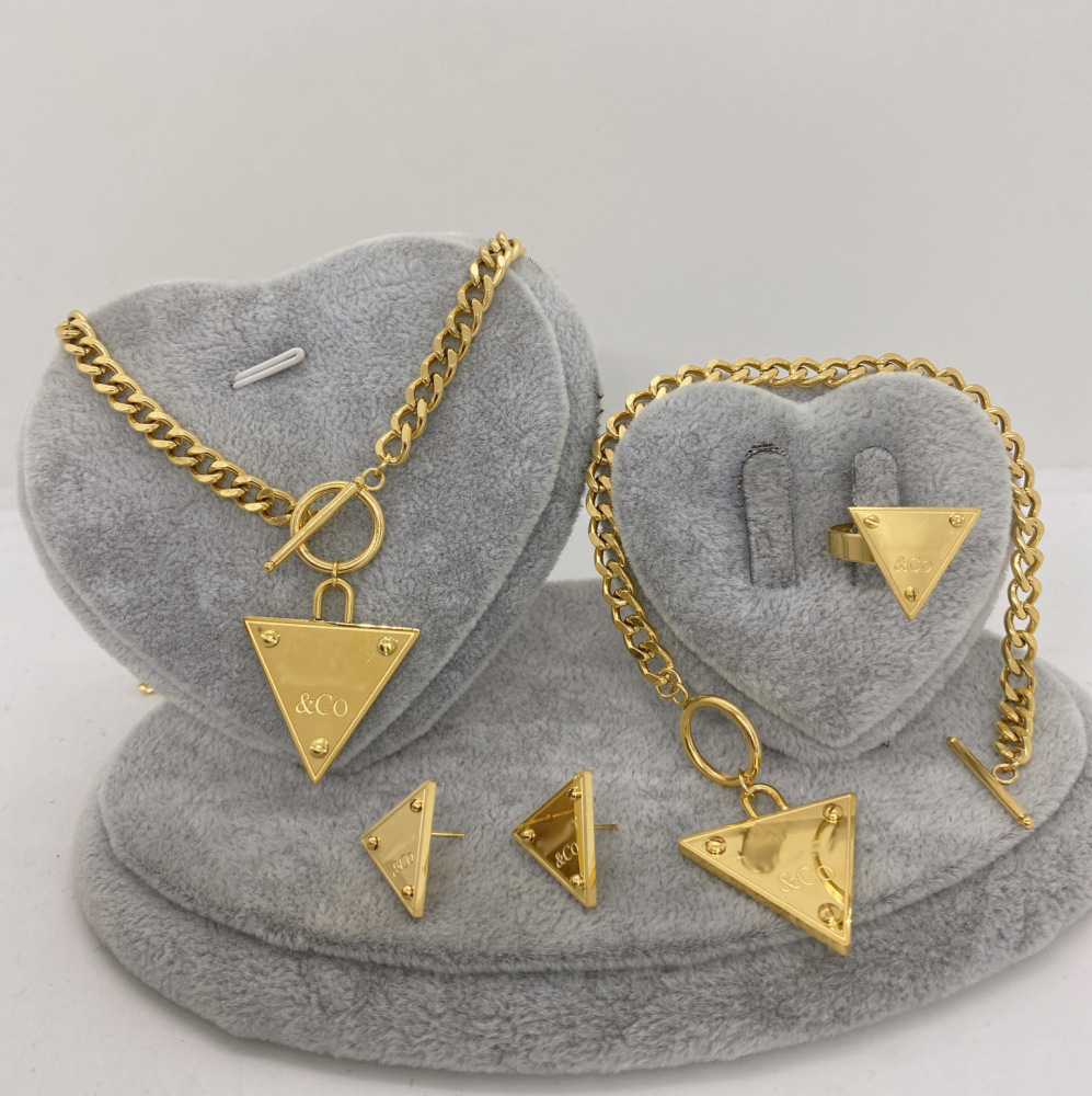 Triangle Symbol Gold Jewelry Set | A fashion expression of cool personality