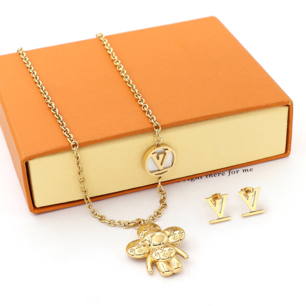 Gold Bear Accessory Set | Unlock the fashion code of coolness and sophistication