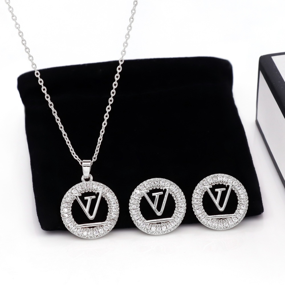 Diamond-encrusted letter circle set | A sparkling and sophisticated fashion combination