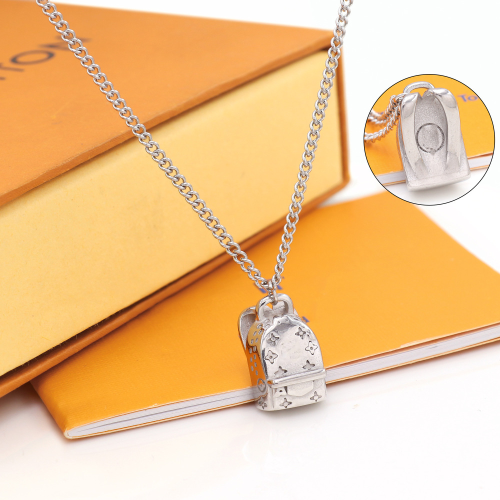 Classic lock bag necklace | Wear "fashion little delicacy" around your neck