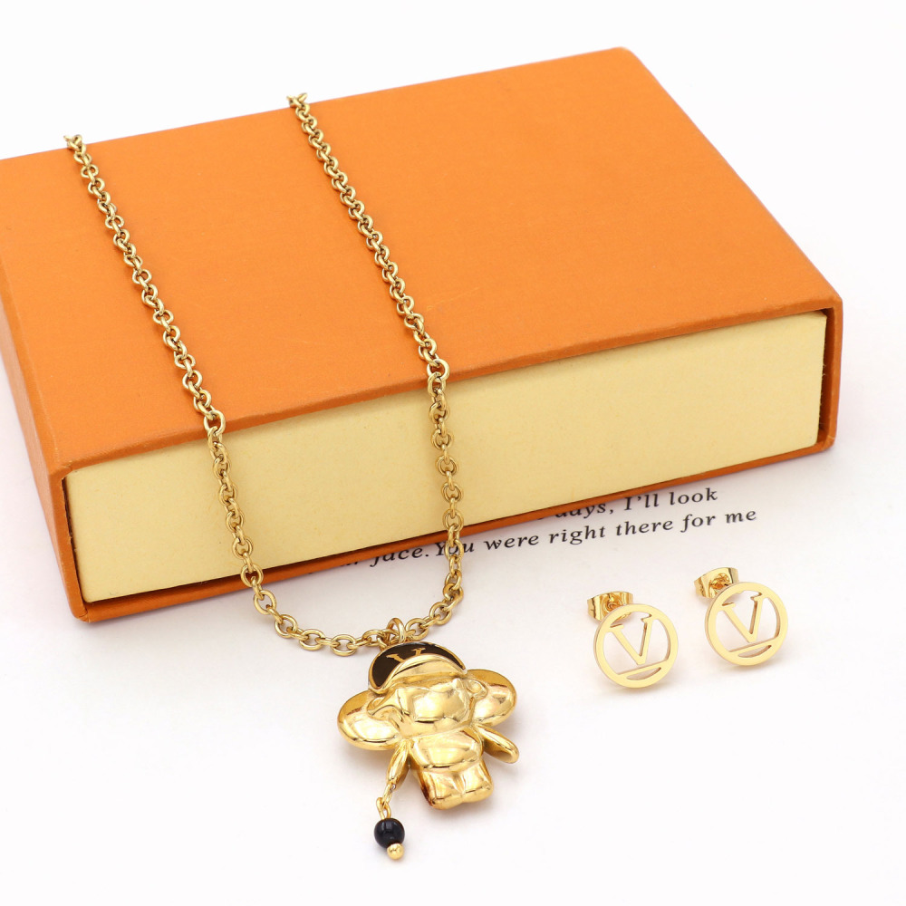 Gold Bear Accessory Set | Unlock the fashion code of coolness and sophistication