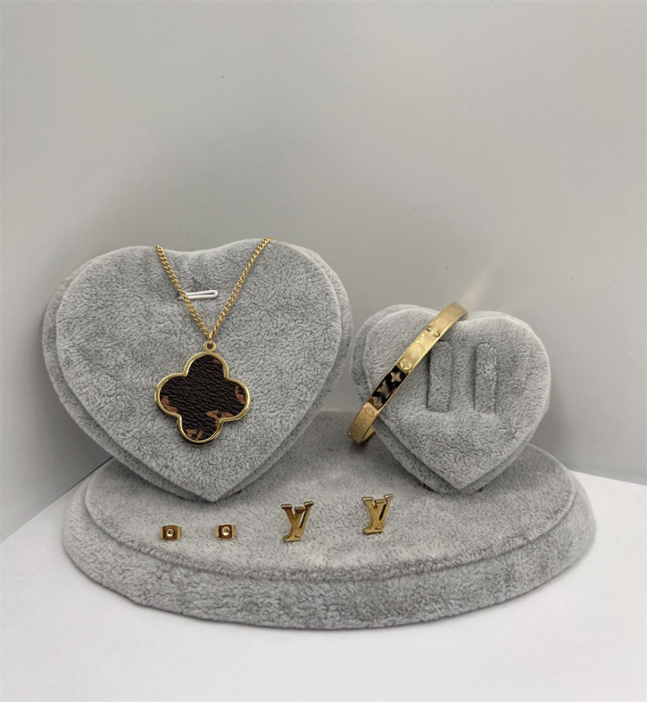 Classic Presbyon Gold Jewelry Set | The perfect collision of fashion and texture