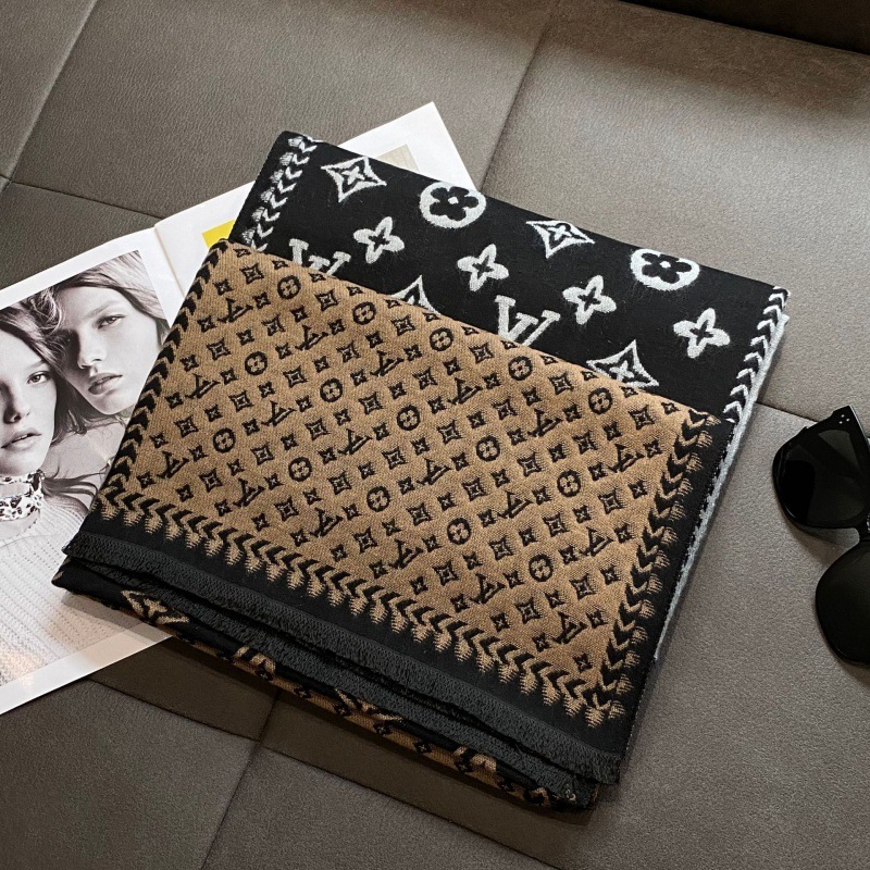 lv Luxurious texture! The classic presidency-coloured cashmere scarf, the ultimate choice of quality and elegance.