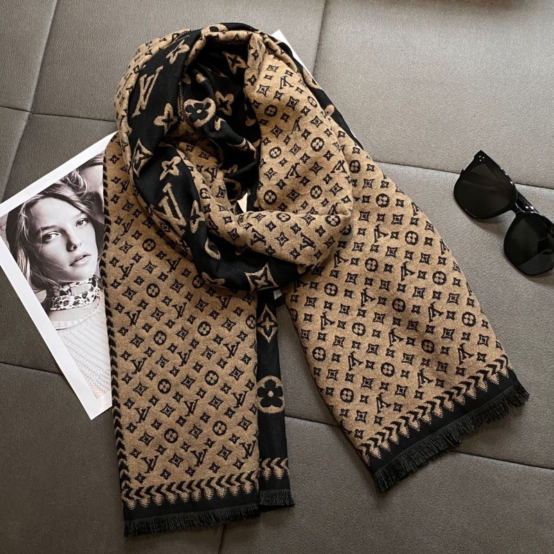 lv Luxurious texture! The classic presidency-coloured cashmere scarf, the ultimate choice of quality and elegance.