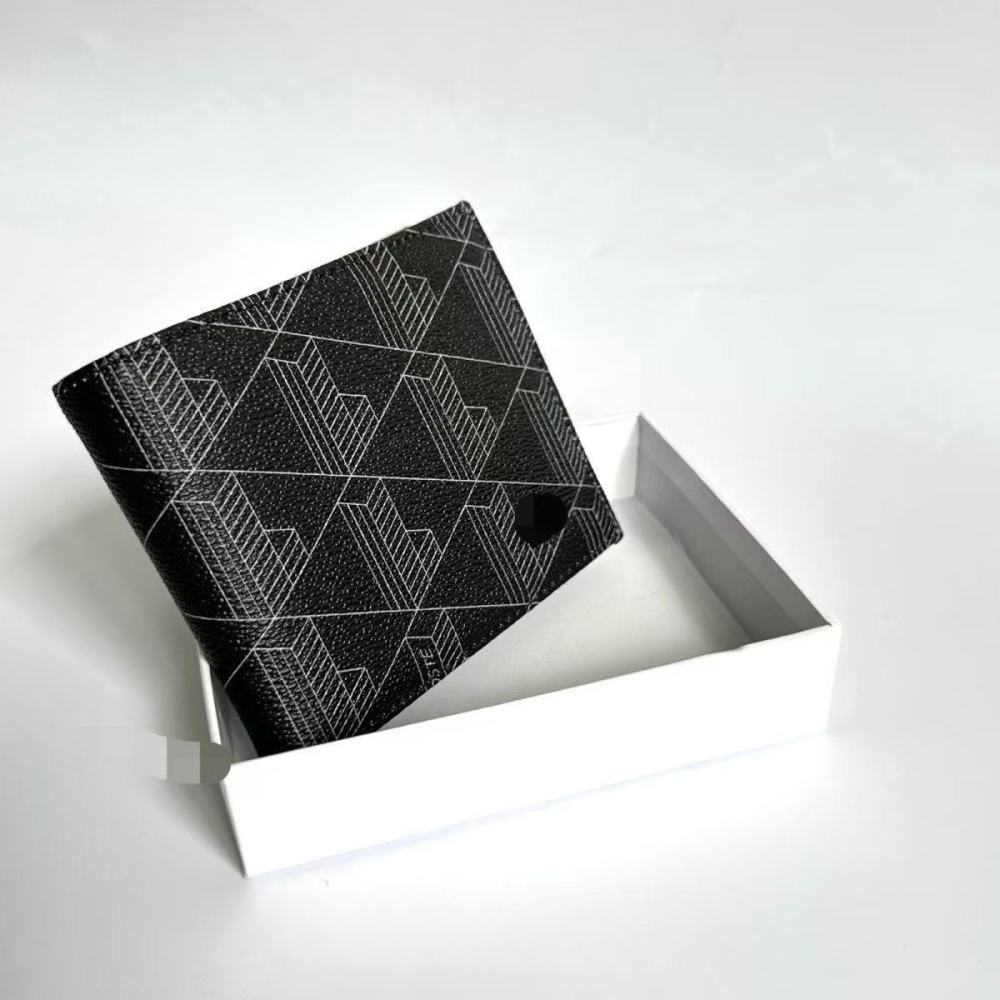 LACOSTE Light luxury geometric print wallet, highlighting quality life.