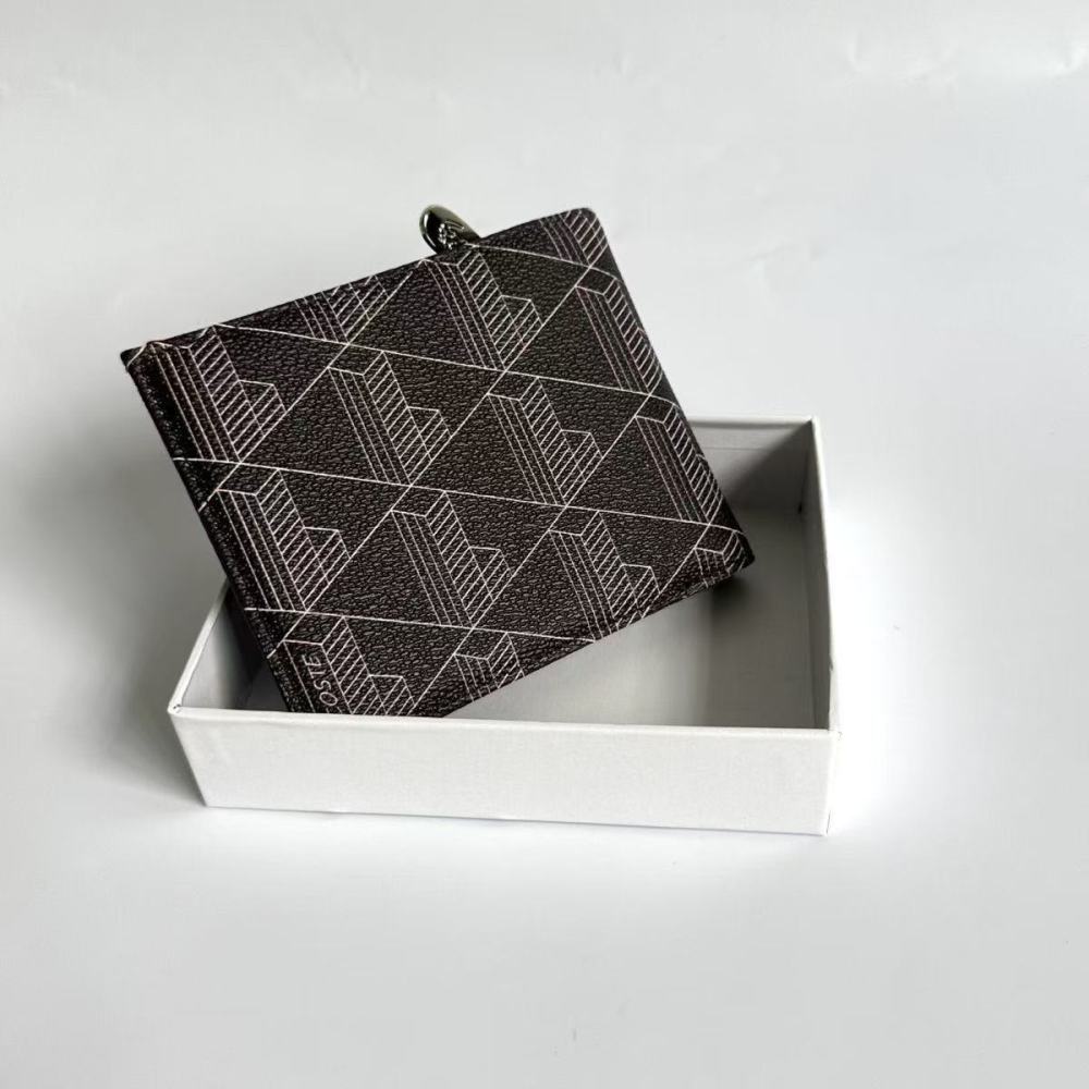 LACOSTE Light luxury geometric print wallet, highlighting quality life.