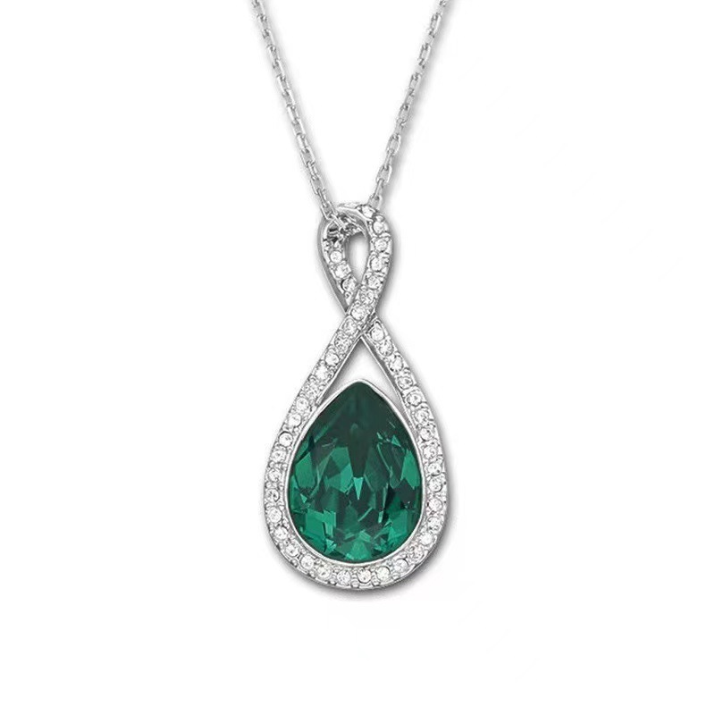 Exquisite bamboo necklace with diamonds Emeralds embellishes the jewelry