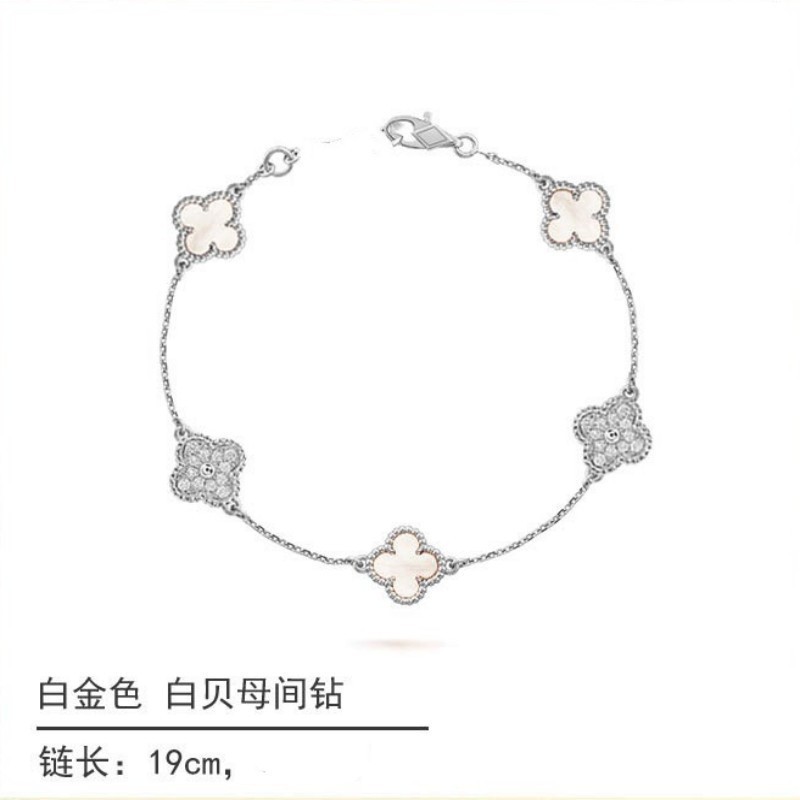 White gold and black onyx diamond four-leaf clover bracelet