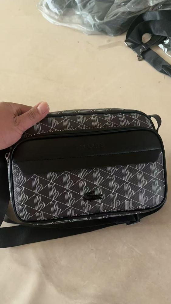 This is a crossbody bag from the LACOSTE brand, featuring a classic brand logo pattern, integrating fashion and practicality, adapting to a variety of daily scenarios and meeting the needs of lightweight storage.