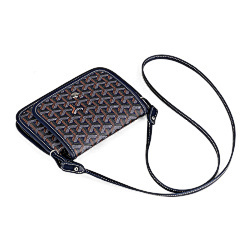 This is a crossbody bag from the LACOSTE brand, featuring a classic brand logo pattern, integrating fashion and practicality, adapting to a variety of daily scenarios and meeting the needs of lightweight storage.